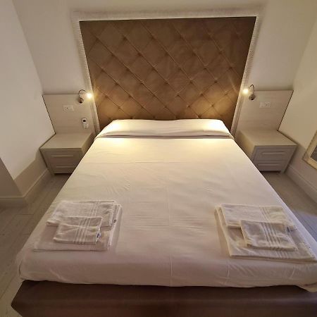 Isola Nel Parco Villas & Rooms Ла-Маддалена Екстер'єр фото