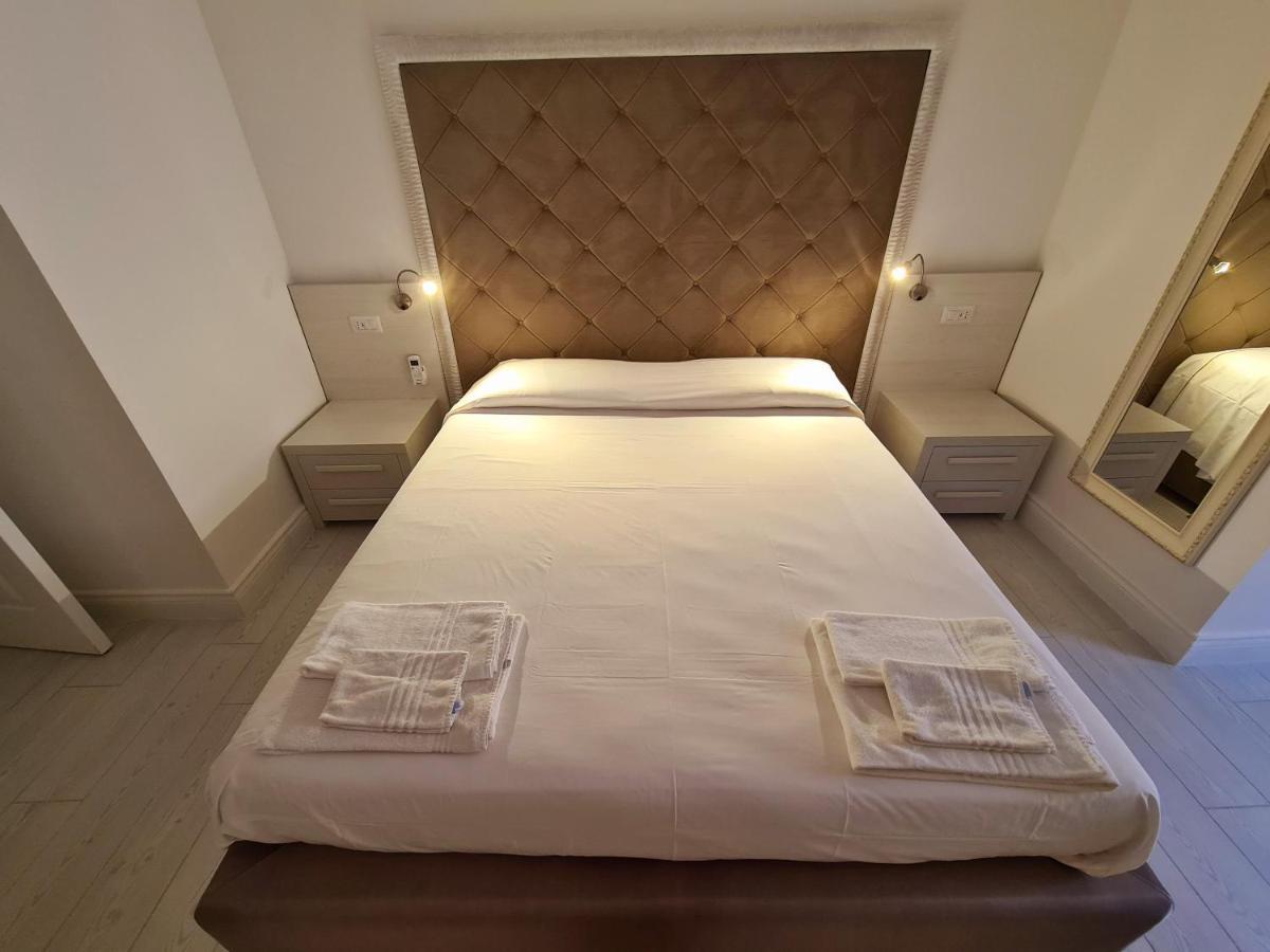 Isola Nel Parco Villas & Rooms Ла-Маддалена Екстер'єр фото
